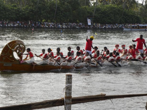 women boat race